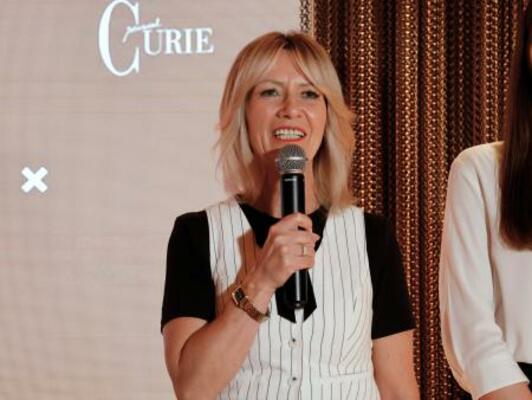 　記者会見するポーランド政府のマルタ・ジェリンスカ副代表＝８月、大阪市此花区の夢洲