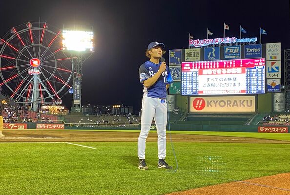 15日の楽天戦で自己最多となる８勝目をマークし、ヒーロインタビューを受ける西武の今井（西武ライオンズ提供）