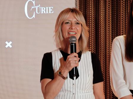 　記者会見するポーランド政府のマルタ・ジェリンスカ副代表＝８月、大阪市此花区の夢洲