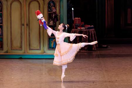 　「くるみ割り人形」でマーシャを演じる秋山瑛（（Ｃ）Ｋｏｕｊｉｒｏ　Ｙｏｓｈｉｋａｗａ）