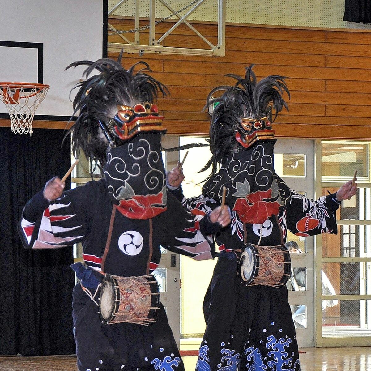 創立150周年をみんなでお祝い 日光の轟小 児童らが保存会と獅子舞共演