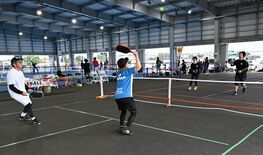 「ピックルボール」で100人が汗　アークタウン宇都宮で体験会開催