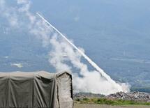 ロケット砲訓練、１２発発射