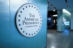 トランプ大統領弾劾の展示を再開