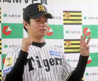 阪神の高橋と森下が受賞