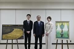 作品購入、芸術家を支援