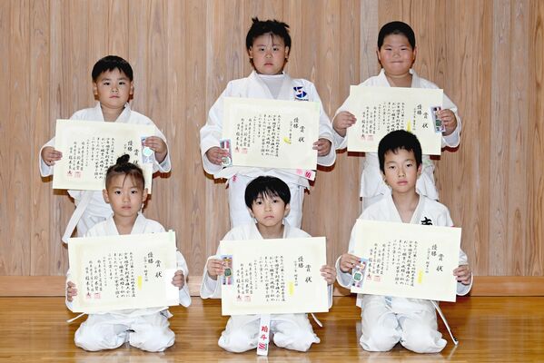 １～３年各階級の優勝者
