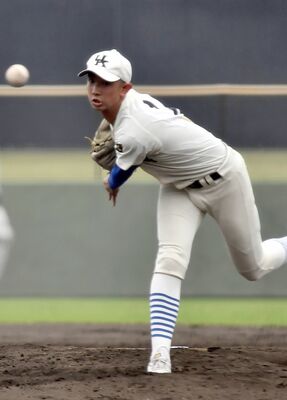 １回戦で浦和実に敗れるも８回１１４球を投げ抜いた宇工の横山＝横浜市のサーティーフォー保土ケ谷球場