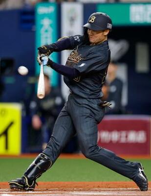 　１０回オリックス２死一、三塁、山中が左越えにサヨナラ打を放つ＝京セラドーム