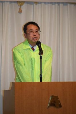 支持者を前に３選に立候補する考えを正式表明する斎藤氏＝３日午後、矢板市内