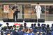 ファイナルステージで歌唱を披露する河口恭吾さん（左）と川崎鷹也さん＝午後４時35分