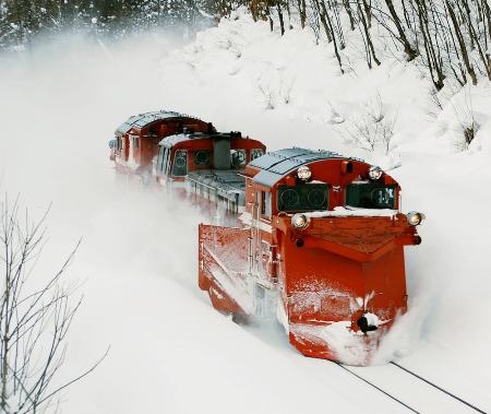 　宗谷線で除雪作業にあたるラッセル車（黄８線区の一つ）