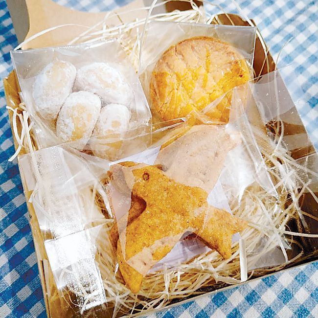数量限定で販売「コウノトリ焼き菓子セット」