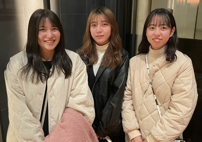 イチゴについて深掘り取材した３人