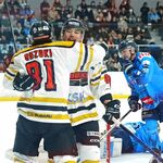 横浜に逃げ切り勝利　ＨＣ栃木日光アイスバックス　ゴールラッシュで主導権、第１Ｐに一挙４得点