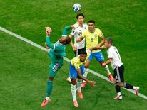 Ｗ杯、日本対ブラジル戦始まる