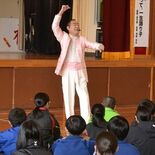 踊ろうマツケンサンバ！　真島茂樹さん、足利の第一中で熱血指導