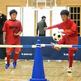 フットテニス、小学生100人熱戦　栃木「自然の家みかも」で開所記念イベント