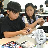 “ガンプラ”完璧にできた！　壬生のバンダイミュージアムでプラモデル作り　小中学生27人が熱中