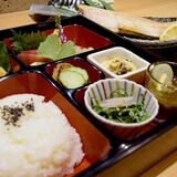 【ミヤコレ】天然焼き魚と刺し身３種　お造りと焼き魚ランチ（旬の肴と純米酒　千酒庵）