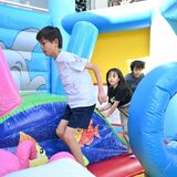 佐野「こどもの国」家族連れがショーや遊具楽しむ　４日までフェス