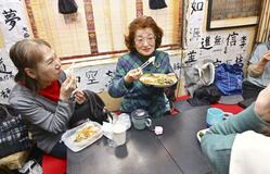 シニア向け食堂で孤立解消