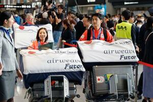 ミラノ五輪から日本選手団が帰国