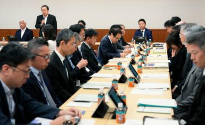 自民党本部で開かれた自民党安全保障調査会の会合=25日午後、東京・永田町