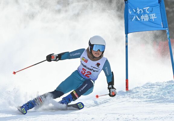 成年女子Ａ大回転で７位に入った横尾彩（日大）＝岩手県の安比高原スキー場
