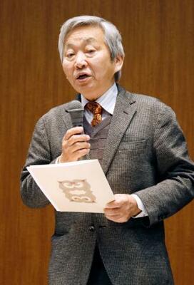 北海道アイヌ協会の会員研修会で発言する日本考古学協会の石川日出志会長=15日午前、札幌市