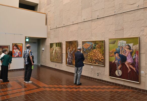 身近な題材の作品が並ぶ田中定一絵画教室作品展