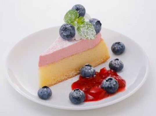 ブルーベリーといちごホワイトチョコケーキ