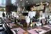 カウンターに立つ店主の相原さん