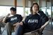 リターン品として提供されるパーカーとＴシャツ（市提供）