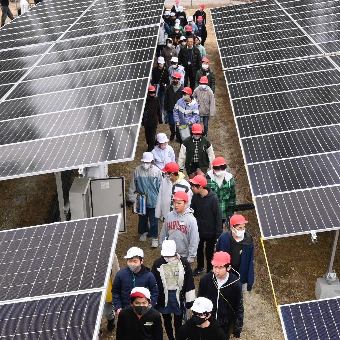 学校のお隣で環境課題学ぶ 太陽光発電所を見学 宇都宮・城山中央小の 学校のお隣で環境課題学ぶ 太陽光発電所を見学 宇都宮・城山中央小の