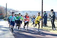 10チーム 児童が力走
