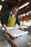 佐野の飛駒和紙　卒業シーズンに向け最盛期