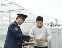 イチゴ農家訪れ盗難対策を啓発 