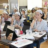 メーク通じて健康維持　大田原市の「いきいき美容教室」　70～90代の女性が参加