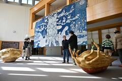 多彩な作品 中学生ら観賞