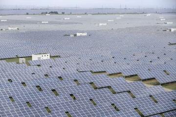 【エネルギーの転換】再エネ急拡大、原発は停滞