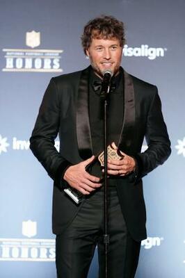 　ＮＦＬの最優秀選手に輝き、スピーチするラムズのＱＢマシュー・スタッフォード＝５日、サンフランシスコ（ＡＰ＝共同）