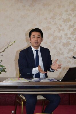 政策を発表する森島氏