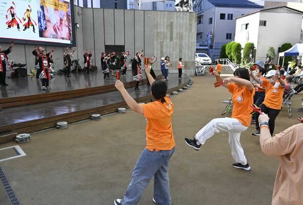 よさこい踊りなどが行われた会場