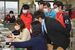 家計調査の結果を確認する観光交流課の職員ら＝午前８時５２分、宇都宮市役所