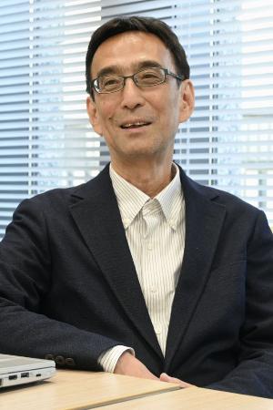 取材に応じる三菱総合研究所の比屋根一雄さん