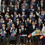 「ゆず染め」のポケットチーフを胸に卒業　「古里忘れないで」上河内地区ま…