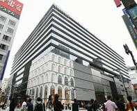 東京・銀座シックスで刺激臭