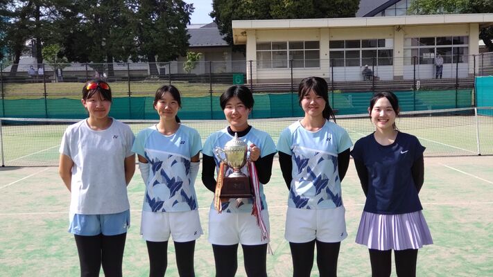 テニス女子団体優勝の宇女