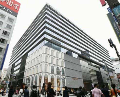 東京・銀座の商業施設「GINZA SIX」=2017年